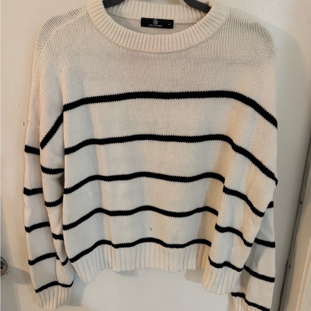 Women's Striped Sweater - Black and White - fits like a medium